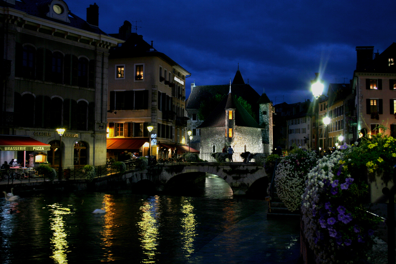 ElodiePauwels_Annecy by night